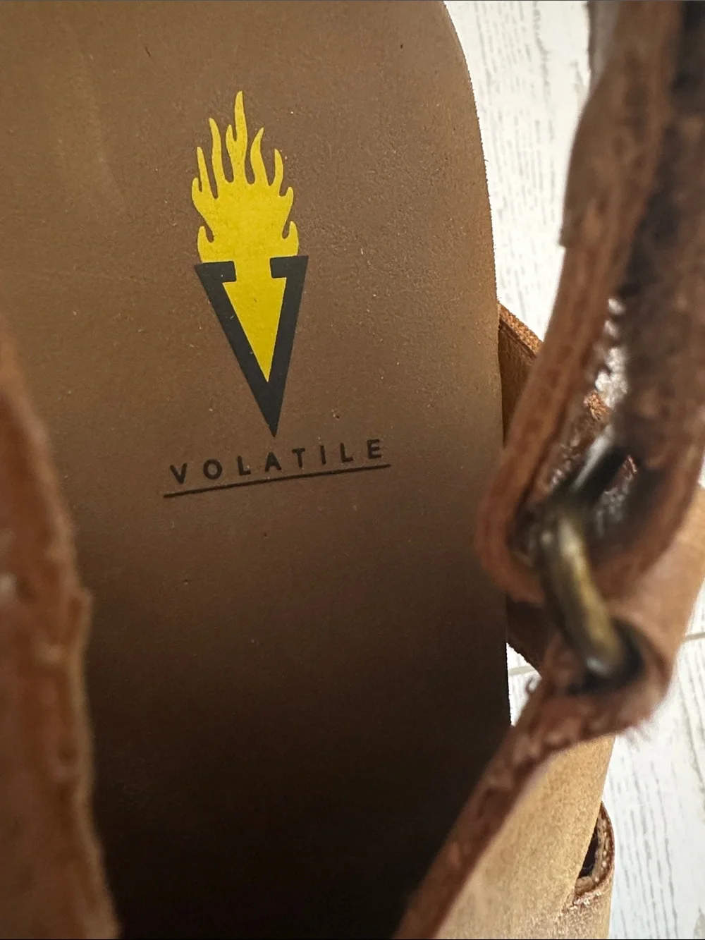 Volatile Montpelier Brown Suede Studded Wedge Sandals Peep Toe Size 9